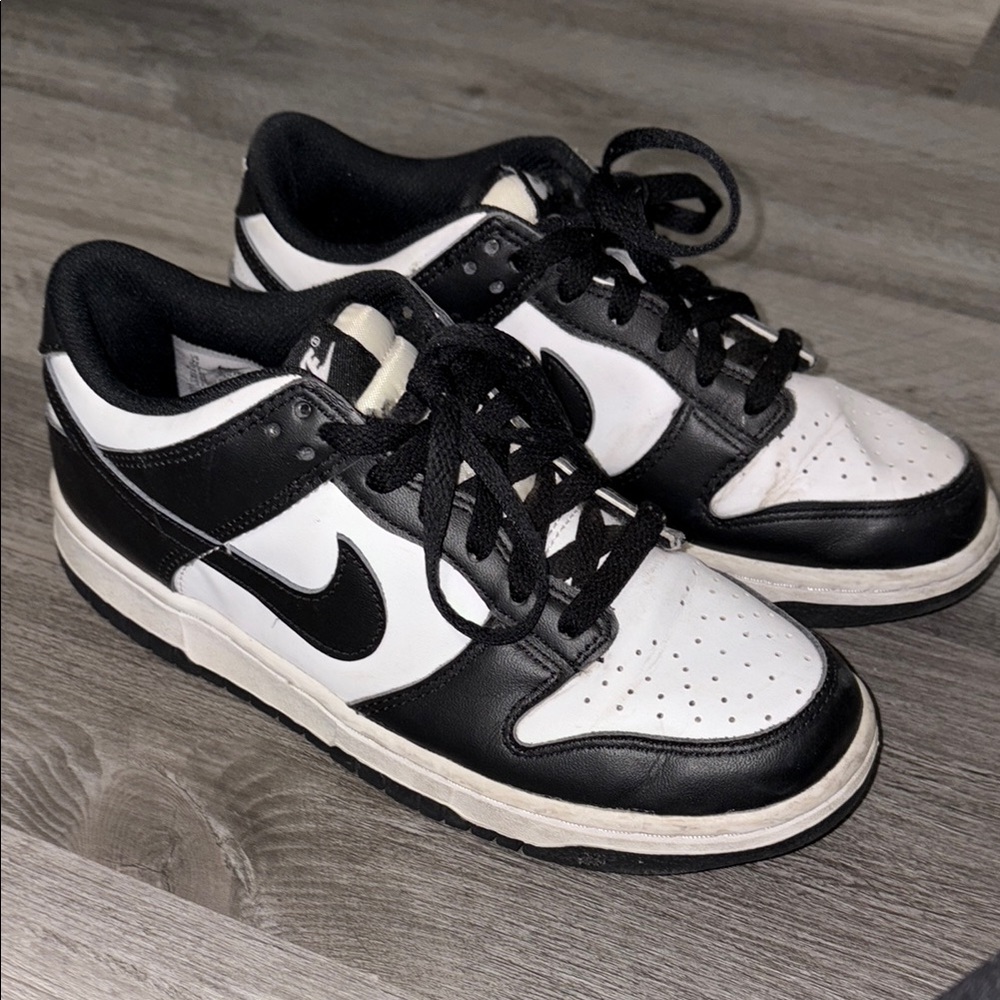 Nike Classic Black and White Low-Tops